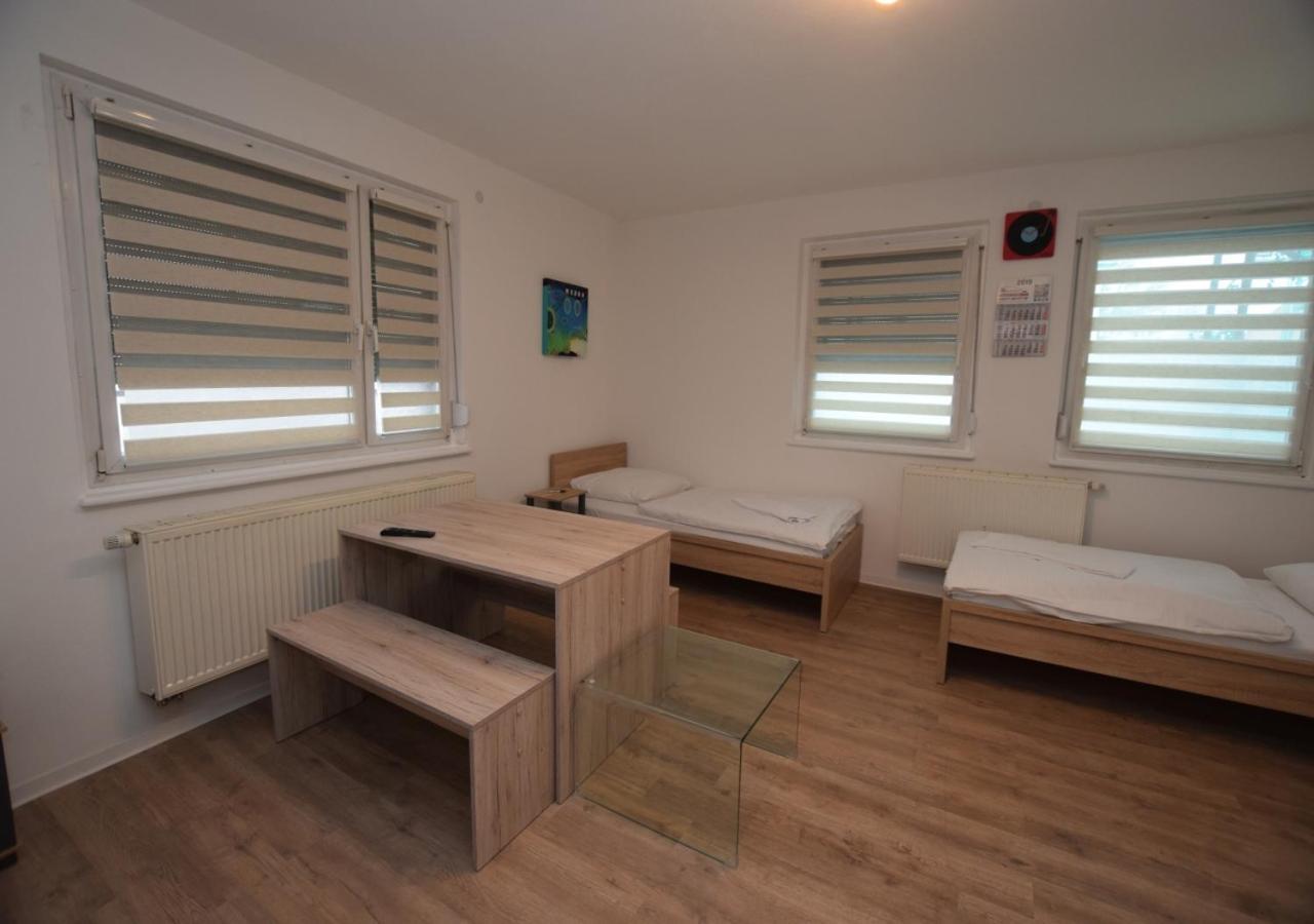 Ab Moehringen Messe Zimmer Штутгарт Экстерьер фото