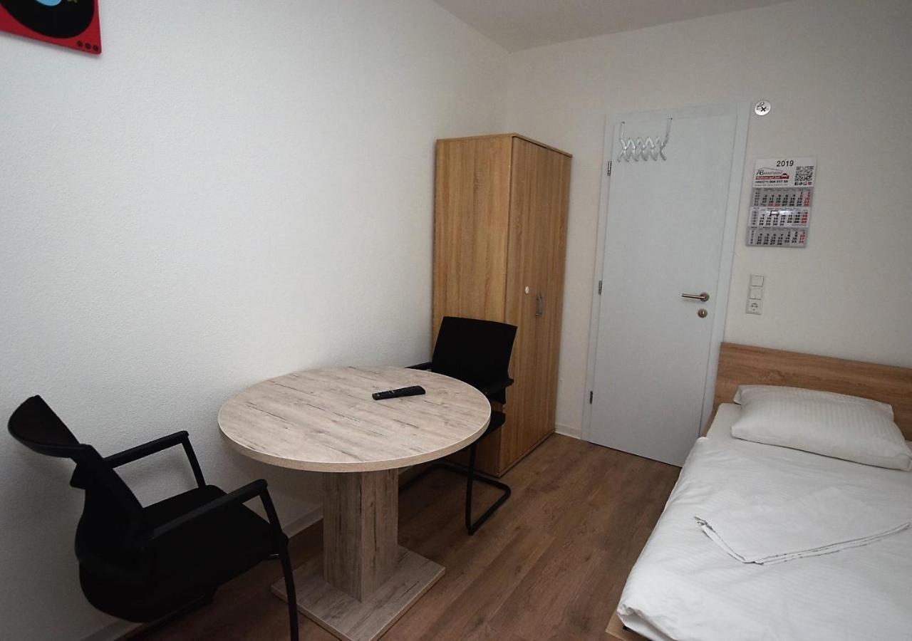 Ab Moehringen Messe Zimmer Штутгарт Экстерьер фото