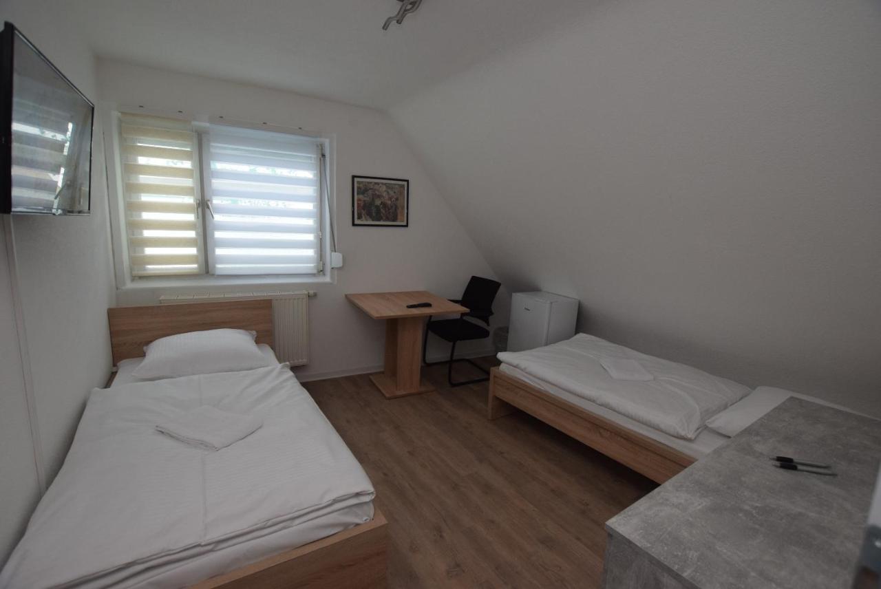 Ab Moehringen Messe Zimmer Штутгарт Экстерьер фото