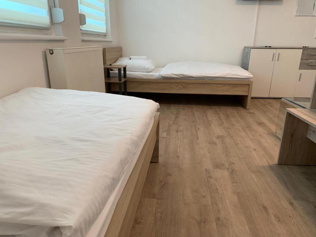 Ab Moehringen Messe Zimmer Штутгарт Экстерьер фото